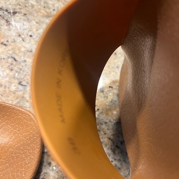 BRAND NEW MCM slides size 38 - Picture 2 of 4